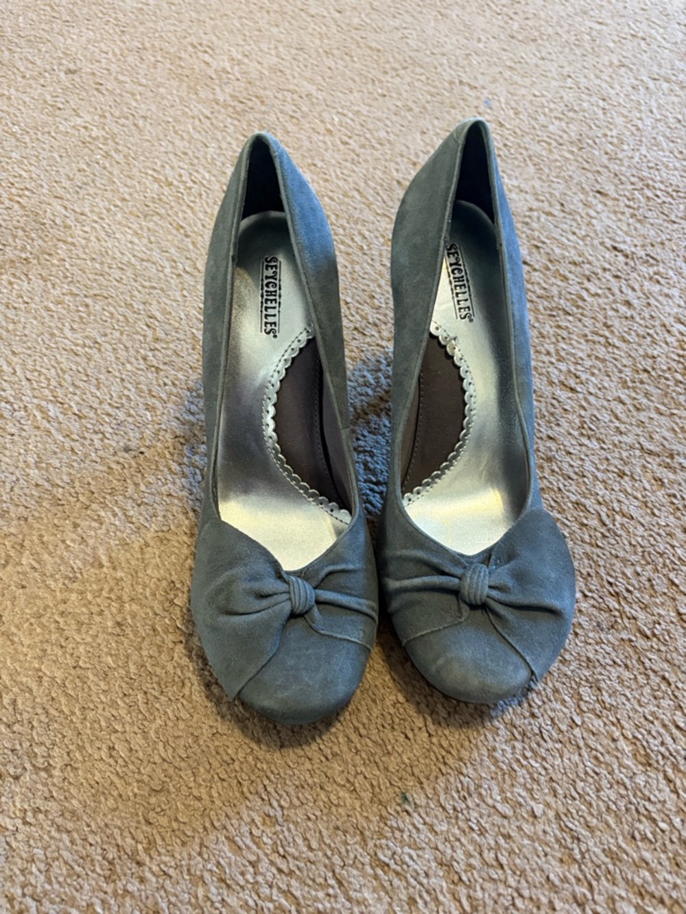 Seychelles Slate Gray Suede Knot Round-Toe Heels